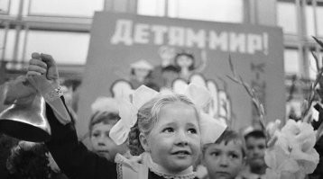 Хе.. Сейчас за призывы к миру можно срок получить..