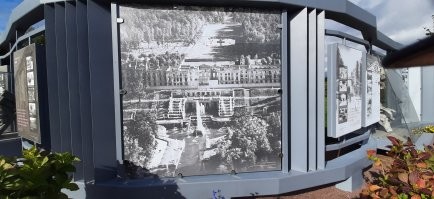 О, да! И это не просто разрушение виеменем. Там целенаправленно взрывали, жгли, запрещали тушить, рушили, рубили. До реставрации даже говорили что "мертвец не оживает". Но благодаря самоотверженности хранителей, которые прятали ценные предметы, труду, кропотливому изучению сохранившегося, такая красота радует нас сегодня. Была там год назад и впечатления необыкновенные. Это уникальное по красоте и силе место. Спасибо Мастерам, которые восстановили это великолепие!