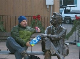 Сэмюэль Клеменс оценил бы, у него чувство юмора было в порядке.
