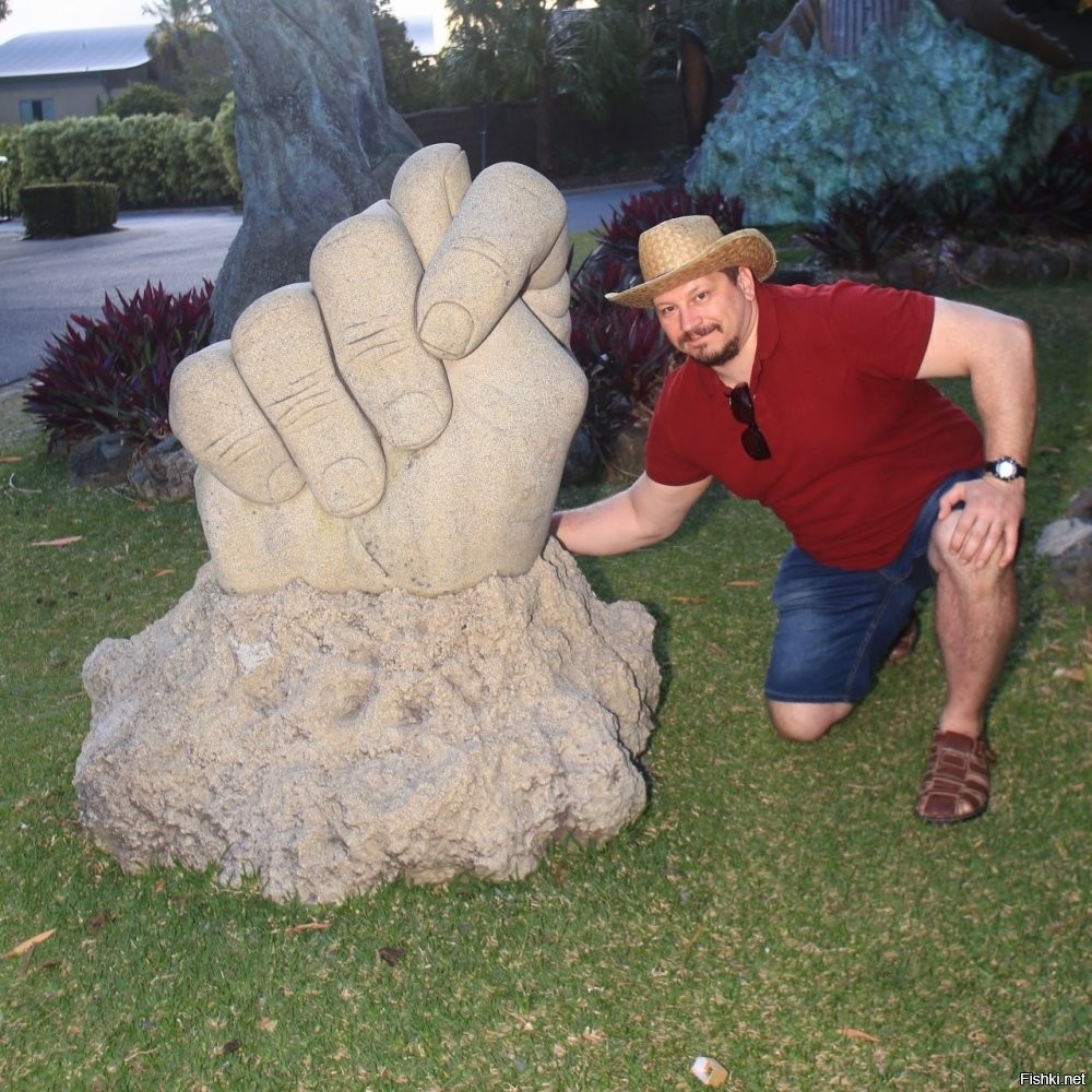 Нашел скульптуру себе по душе на Гамильтон Айлэнде, Австралия.