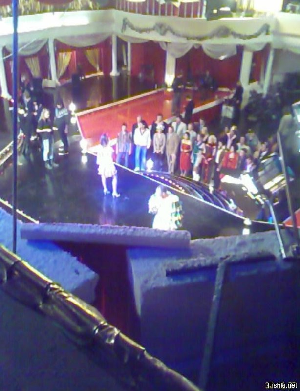 А... Ничего интересного, на самом деле. 
Куча народа носится хаотически.