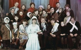 Есть у родителей на похожем фоне примерно таким же составом.