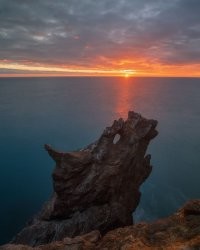 Рядом с домом скала "Дракон"