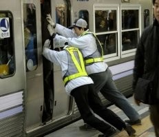 У них в садике дворник со сторожем работают как ошии в японском метро.