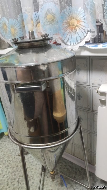 У меня на даче свой октоберфест. С блэк джеком и шлюхами!