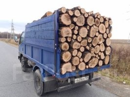 В Узбекистане остановили автомобиль, который был битком набит маленькими детьми