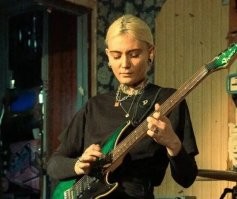 Из милой, даже красивой девушки в это?  И крыша цела и Не не наркота...