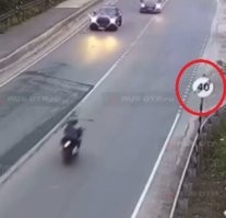 Водителя авто не оправдываю, но если бы хруст соблюдал скоростной режим, глядишь и проскочил бы или успел тормознуть!
