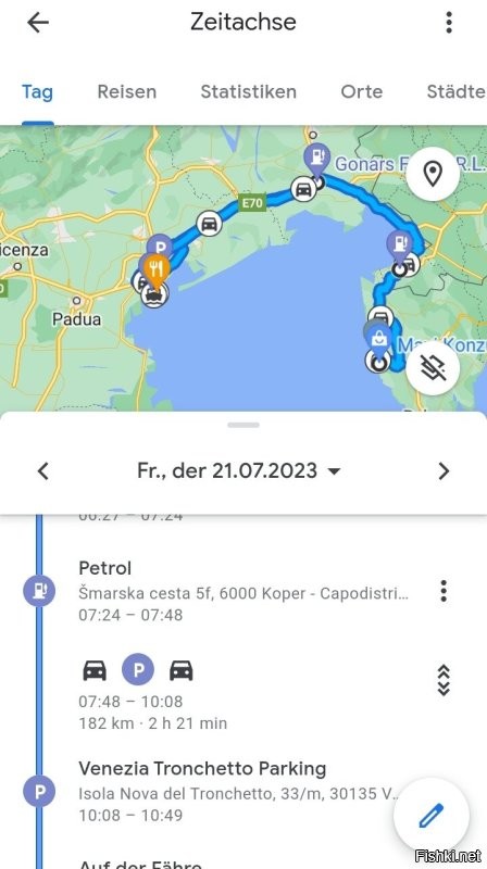 Я была этим летом, никакого амбре там не стояло. Ни разу не пожалела, что съездили, кстати поездка была спонтанной, потому что у нас в тот день дождь передавали. 
Площадь не впечатлила, дикий муравейник. А вот сама Венеция оставила хорошие воспоминания и впечатления, обратный путь пешком был значительно интересней дороги на площать на катере.