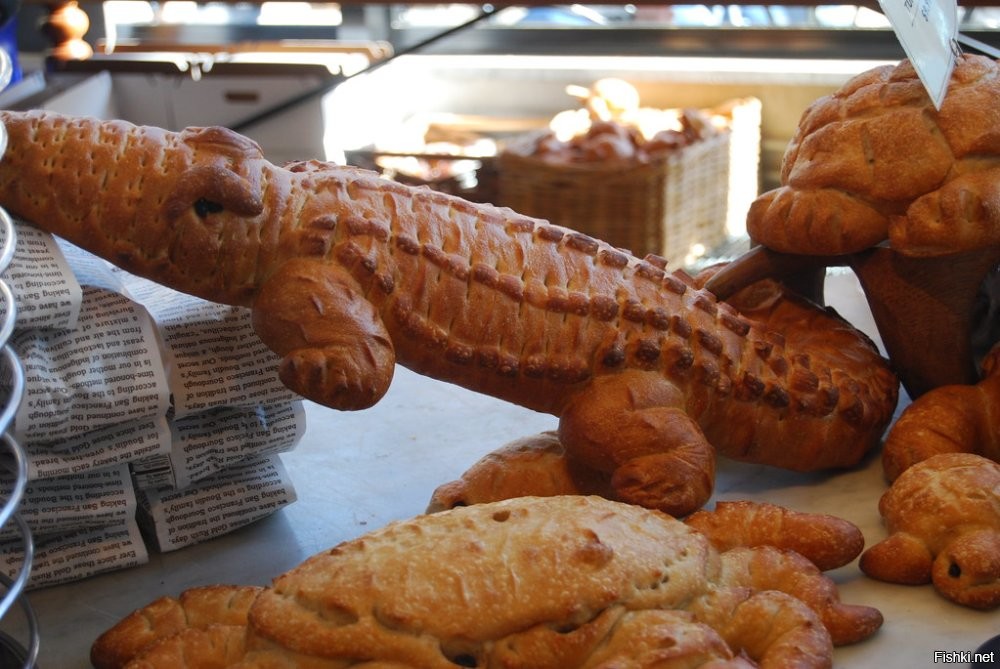 Мишки, крабы, черепахи, крокодилы...
Какoй только формы хлеб не пекут, лишь бы туристы купили.