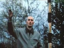 Тигр разогнал мужчин в бассейне