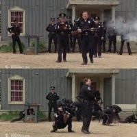 Вот это был реально интересный факт. Я столько раз смотрел фильм, у меня он был на кассете году в 86-87, засмотрел до дыр с друзьями, но никто не смог заметить такой мега-гэг
Когда новичок Лесли Барбара из-за случайного выстрела начинает крутится и направляет оружие на других, только Таклберри сохранил спокойствие и не пригнулся.
Дело в том, что он знает толк в огнестрельном оружии и знает, что дробовик не выстрелит больше одного раза если не передернуть затвор.