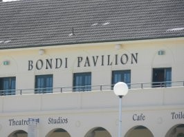 Был на 70 самых популярных пляжах мира, даже Бонди Бич. Нигде таких сеток нет.