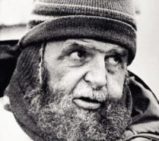 Доктор Хайдер посмеялся бы с тридцати трёх дней.