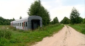 вагонов на участках нашей необъятной полно. ну не по рельсам же они в СНТ приезжают?!