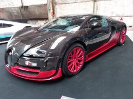9. Покупатели Bugatti
Статистики выяснили, что средний покупатель Bugatti обычно имеет 84 машины, 3 частных самолета и яхту.

Могу подтвердить, да у моего Шефа дохрянище их ,и не только он даже Музей открыл с Кучай очень прекрасной сборкой автомобилей!
Тут вот мой Шеф встречался с Путином (стоит за Меркель) когда Мир ещё по спокойней был. В этот момент тогда выбежали с.у.ч.к.и с сиськами .

Музей: 
И кстати Феррари Шумахера урвал оригинальную 2000г, в которой Шумахер первый титул взял!