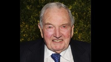 В чём байка? Ты не в курсе истории? Первое ему пересадили в 1976-м. Сердце приживается крайне плохо если высок возраст пациента, но если идеальная совместимость, то бывает. Людям старше какого-то возраста их не пересаживают (не помню точно, допустим 70). А тут столько идеальных доноров нашли. Наверняка с ними всеми произошли несчастные случаи. Дэвид Рокфеллер протянул свыше 100 лет. Спасибо вам, неизвестные доноры.
7 сердец от доноров и 1 от рождения.