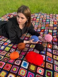 Жена вязала 6 месяцев.