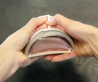 Когда шулер перетасовывает колоду карт, комбинация в колоде карт после перетасовки будет почти на 100% запланированной.