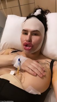 Ее через сиськи надувают?