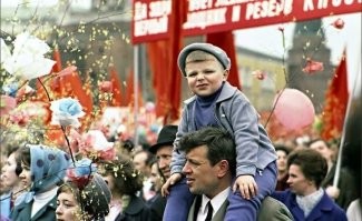 На Джона Кеннеди похож.