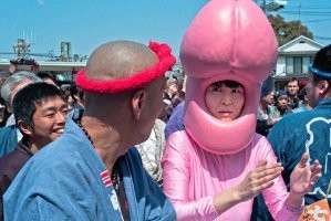 Пусть у себя на острове с ума сходят, им главное оружие не давать, а то они в миг вспомнят имперские амбиции.