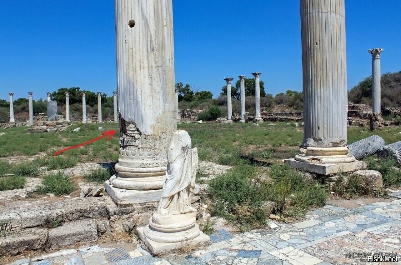 Храм Зевса.
Какие раскопки?
Какие археологи?
Во времена Древней Греции колонны вытёсывали из каменных цилиндров, а не заливали бетоном с металлической арматурой.