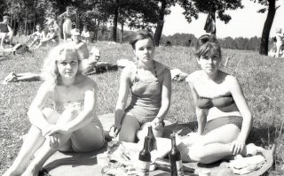 По флакону вермута на нос? Да не летнем солнышке. Неплохо. А нет ли случайно фоток после того как флаконы опустели?