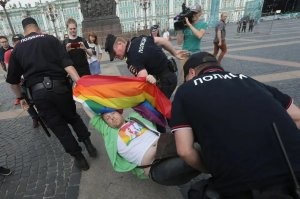Да эти гомодриллы уже давно у нас, особенно в шоубизнесе и власти.