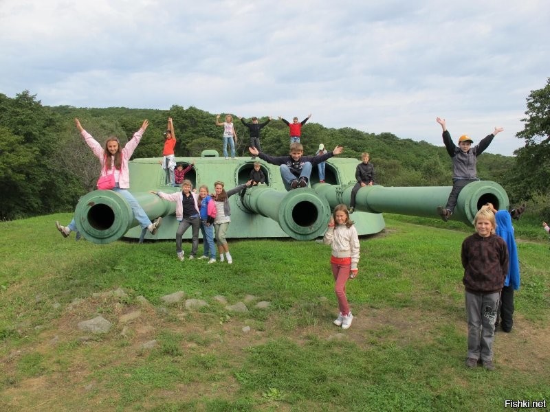 "Ворошиловская" батарея на острове Русский во Владивостоке. Такого же типа башни с линкора "Паллада". Последний выстрел был в 1998 году. После чего батарея переведена в статус музея.