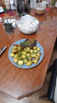 Это вчерашний ужин...высылал отчёт тётушкам, а то ругаются что я плохо ем))))