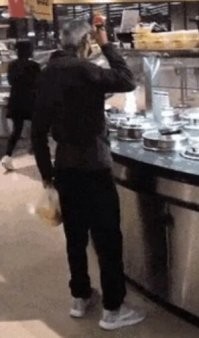 Сука! И никто ему в дыню не зарядит!