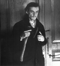 В Питере больше холодным оружием балуются...