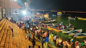 Бывали. Своеобразная страна. Но Варанаси (на который тут ссылки на трупы в Ганге) - один из древнейших городов мира - уникальный город! Погребальные костры там не затухают ни на день вот уже 2400 лет.