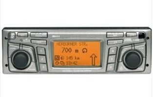 Не за что. Возвращайся! Хотя нет, погоди. Лет пятнадцать назад мне подогнали вот такую магнитолу 2001г. выпуска. Да, да, у неё на экране отображается информация навигации, и диск с картами был в комплекте.