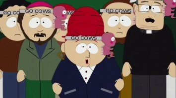 Уже было в южном парке....
Эпизод: Женщина с приросшим эмбрионом". Там весь город начал ходить в таких повязках чтобы ее поддержать. А она в итоге всех послала на х потому что ей такого внимания не хотелось.