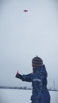 А еще прикольная история про наверное не совсем гуманитариев:
Начал встречаться с девушкой. Спрашивает че делали. 
Отправляю фотку как с сыном тусили. 
Она говорит: классная фотка, а что это вверху такое? 
я говорю: да забей... фильтр в инстаграме...
Не долго встречались сразу скажу)))