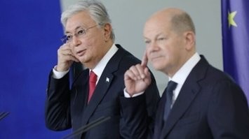 Президент Казахстана Токаев заявил, что республика будет соблюдать санкции против России, введённые Западом.

Токаев - продукт 35 лет западной пропаганды. Он не верит в победу России над Западом. Не способен в это поверить. И действует, исходя из своего понимания неизбежности нашего поражения".

В общем - ничего хорошего. Отношения с Казахстаном явно требуют глубокого переосмысления.