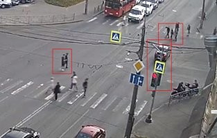 Я смотрю в Вологде все сплошь знатоки ПДД. Стартовать на красный, переходить перекресток по диагонали.
