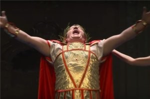 Телеведущий Иван Ургант покидает Россию