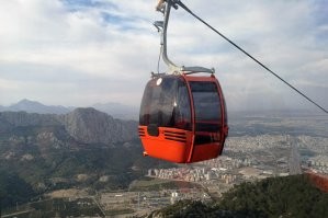 Если уж так дорожили наследием, можно было и канатную дорогу провести. Вот и был бы  подъем из основного городища на жертвенную скалу. И никто ногами не шаркал...