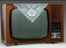 Через полчаса: заносит бабушкин телик обратно, потому что его нигде не приняли.