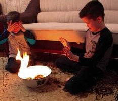 В Уфе юный «пироманьяк» пытался зажигалкой поджечь Porsсhe, а затем спалил мусорку