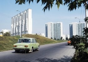 Больше всего понравились вот эти 2 фото. Как чисто и аккуратно! Жили же культурно люди. И нет никакой рекламы везде!! 
п.с. захватил не много это прекрасное время, в 85ом мне было 4 года)