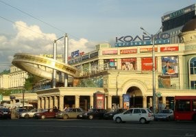 В принципе в сравнению с тем, как колхозили торговые центра в конце 90х начале 90х...Это даже симпотное)