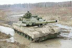 Говорят,на танки специально наносят покрытие,к которому пыль и грязь прилипают. Получается идеальный камуфляж для любой местности.