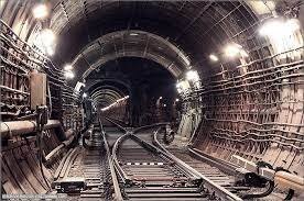 Кроме электриков есть ещё кладовщики,мастера,водители,слесаря и пр. Очень много народа имеет доступ к лампочкам в самых разных местах,там где нет камер (а иногда и плафонов). Метро - это не только станции,но и депо,стройка,заброшенные,законсервированные и секретные участки,технологические помещения.Метро - это целый город,со своим даунтауном и закоулками.