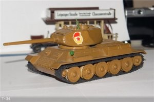 Вот такой не успел найти в прошлом! Есть су-100, пушка! А т-34 нет!:)