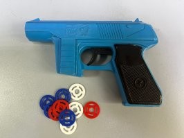 Пистолет и сейчас купить можно точно такой же. ))