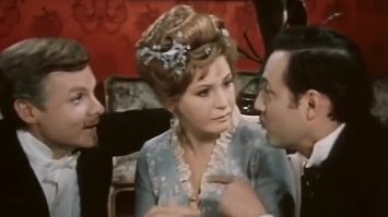 Красивое МУЖСКОЕ имя Ариэль имеет еврейское происхождение. Чаще всего его толкуют как «герой», «витязь», «лев Божий». Его родственной формой является Тариэль. В настоящее время данное мужское имя пользуется немалой популярностью. Как правило, им называют мальчиков американской, испанской, английской, израильской и французской национальностей.

Напомнило оперетту "Летучую мышь"!:)

- Да как же это может быть?  
- Я вам должен объяснить, господа, что Шульц купил свою собаку Эмму значительно раньше, чем он познакомился со своей женой Эммой, и когда он женился, у него, как вы сами понимаете, начались из-за этого всяческие недоразумения.
- Я уже ничего не понимаю, какие недоразумения? 
- Но ведь это очень просто! Ну, скажем, Шульц сидит один у себя в комнате, ему скучно, он хочет позвать свою жену или собаку.
- Естественно, он кричит: "Эмма!". И что же получается? 
- И что же получается?
- Собака думает, что зовут жену и не трогается с места, а жена думает, что зовут собаку и тоже не идет. Представляете, какая у него началась семейная жизнь.
Ну, терпел он, терпел и решил переименовать собаку и назвал ее Гектором.
- Но Гектор - это же мужское имя! - Мужское!
- Мужское, да мужское. 
- Ну?
- Но ведь Шульц как рассуждал? 
- Как рассуждал Шульц?
- Если он даст собаке женское имя, ну, скажем, Альма, то что ждет его в будущем? А?
Характер у него тяжелый. Жена может от него уйти. А собака - никогда. С другой стороны, человек он молодой и может жениться во второй раз. Где есть гарантия, что его новая жена не окажется тоже Альма? А? Где гарантия?Поэтому он и дал собаке новое мужское имя. Но собака, очевидно, этого не выдержала и сдохла. Сдохла Гектором, будучи, по существу, Эммой.